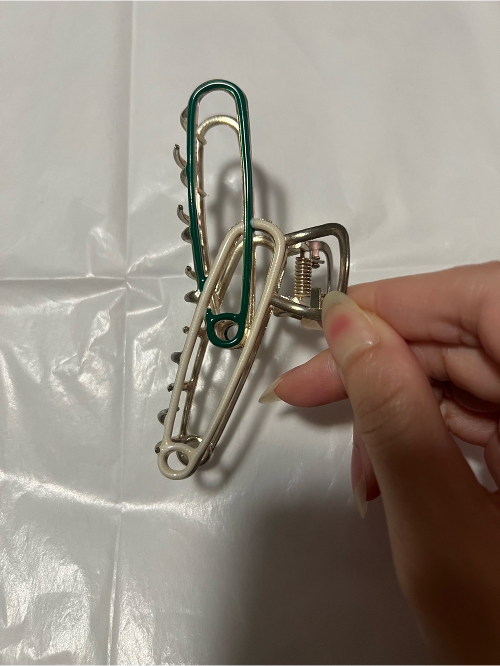 Green and Cream Metal Safety Pin Style Hair Claw Clip